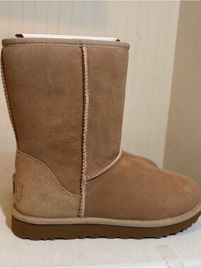UGG Classic short II Suede Classic Boot NEW without tags or box.